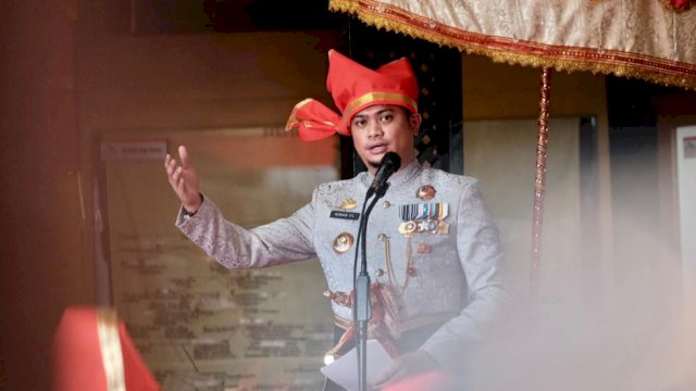 Bupati Gowa Adnan Purichta Ichsan saat menyampaikan sambutannya pada peresmian Kawasan Museum Balla Lompoa dan Istana Tamalate usai di revitalisasi, Kamis (17/03/2022). (Istimewa)