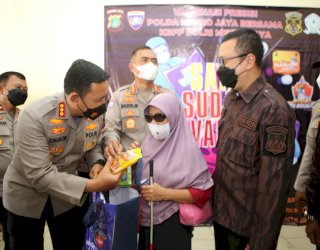 Vaksin Booster di Polres Metro Tangerang Kota Dapat Sembako