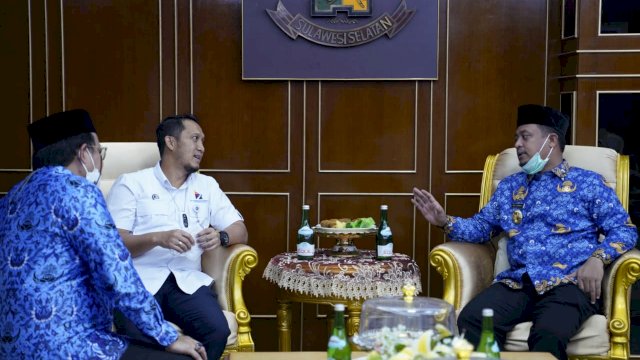 Gubernur Sulsel Andi Sudirman Sulaiman, menerima Kepala Balai Pengelola Kereta Api (BPKA) Sulsel Andi Amanna Gappa, di Kantor Gubernur Sulsel, Kamis (17/03/2022). (Istimewa)