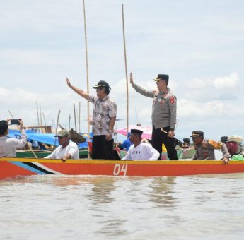 Lomba Perahu Dayung dan Maccera Tappareng Jadi Tradisi Nelayan di Soppeng