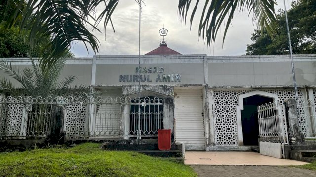 Masjid Nurul Amir yang berada di Kompleks Kantor Gubernur Sulawesi Selatan.
