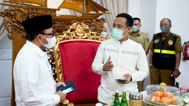 Gubernur Sulsel Andi Sudirman Sulaiman, menerima Pimpinan Bulog Wilayah Sulawesi Selatan dan Barat Bachtiar A.S, di Rumah Jabatan Wakil Gubernur Sulsel, Senin (21/03/2022). (Istimewa)