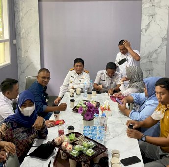 Jelaskan Tupoksi Biro Umum, Andi Eka Coffee Morning dengan Wartawan