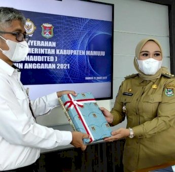 Serahkan Laporan Keuangan ke BPK, Bupati Mamuju Harap LHP Akan Berbuah Manis
