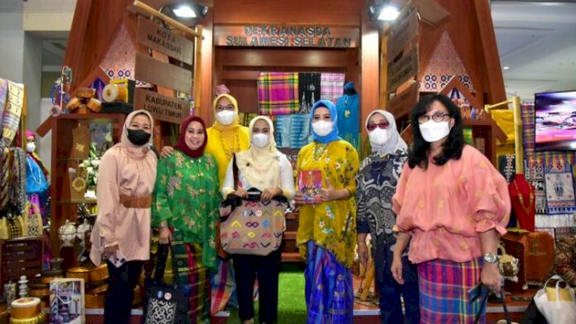 Stand Dekranasda Sulsel di Event International Handicraft Trade Fair (Inacraft) Tahun 2022 di Balai Sidang Jakarta Convention Center (JCC), berlangsung sejak Rabu 23-27 Maret 2022. (Istimewa)