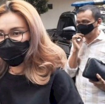 Pedangdut Ayu Ting Ting Datangi Ditreskrimum Perihal Masalah Ini