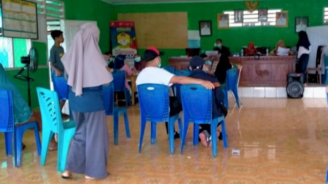 Kegiatan Vaksinasi di Puskesmas Lohia, Kabupaten Muna, Sulawesi Tenggara. (Foto: Rustam/Republiknews.co.id)