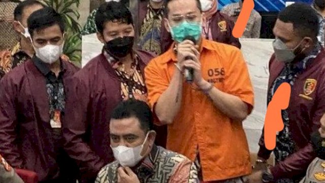 Tersangka kasus investasi bodong aplikasi Binomo, Indra Kenz minta maaf ke masyarakat dalam Press Conference di Bareskrim Polri, Jumat (25/03/2022). (Ist)