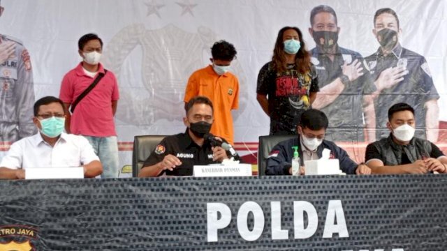Press Conference Polda Metro Jaya terkait penangkapan pelaku begal yang mengakibatkan seorang wanita tewas, Jumat (25/03/2022). (Foto. Wahyu Widodo/Republiknews.co.id)