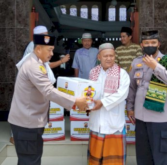 Ditbinmas Polda Banten Salurkan Bantuan Sembako ke Masjid