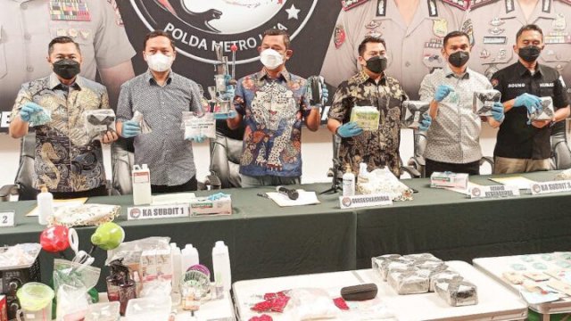 Jajaran Polda Metro Jaya menggelar Press Conference pengungkapan kasus narkoba dalam kurun waktu dua bulan, Jumat (25/03/2022). (Foto. Wahyu Widodo/Republiknews.co.id)
