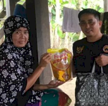 Lagi, Garda Pemuda NasDem Sidrap Bagi-bagi Minyak Goreng Gratis