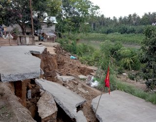 Ambles, Jalan Penghubung Kabupaten Wajo dan Sidrap Terputus