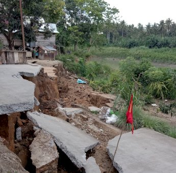 Ambles, Jalan Penghubung Kabupaten Wajo dan Sidrap Terputus