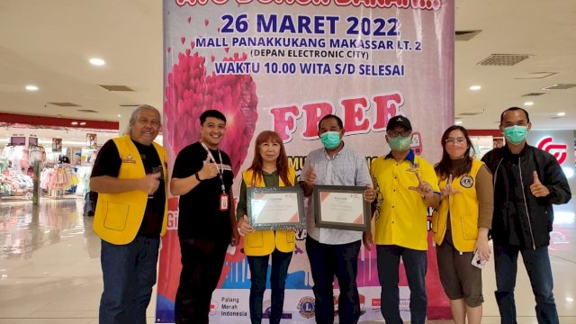 Kegiatan Donor Darah di Mall Panakkukang yang diselenggarakan oleh PMI Kota Makassar bekerjasama dengan Lions Clubs International, berhasil mengumpulkan 323 Kantong Darah, Sabtu (26/03/2022). (Istimewa)