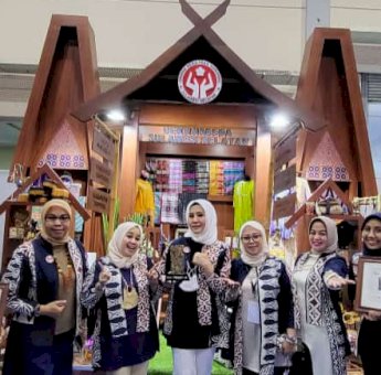 Tampilkan Konsep Rumah Tongkonan di Inacraft Jakarta, Stand Dekranasda Sulsel Jadi Stand Terbaik