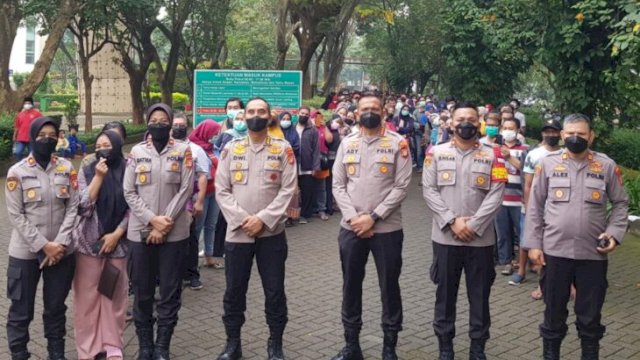 Kapolres Metro Jakbar Kombes Pol Ady Wibowo, saat mengunjungi Universitas Mercu Buana dalam kegiatan vaksinasi, Sabtu (26/03/2022). (Istimewa)