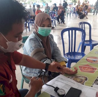 Badan Intelijen Daerah Sulsel Gelar Vaksinasi Massal di Jeneponto, Diikuti Antusias Ratusan Waega