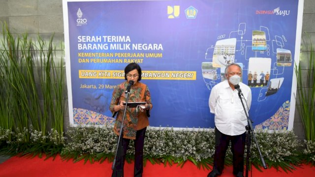 Menteri Keuangan Sri Mulyani dan Menteri PUPR Basuki Hadimuljono Dalam Serah Terima Barang Milik Negara, Selasa (29/3/2022). (Istimewa)