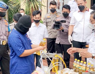 Mafia Minyak Goreng 1300 Liter Ditangkap Polda Banten