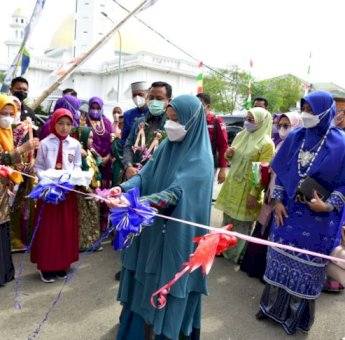 Naoemi Octarina Resmikan Taman Baca La Tinringeng To Taba di Wajo