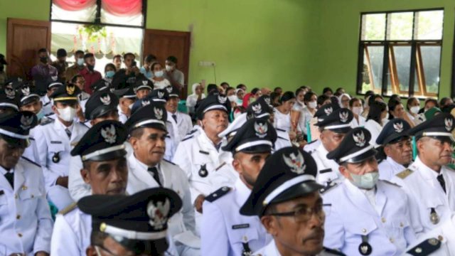 Upacara Pengambilan Sumpah dan Pelantikan para Kepala Desa se-daratan Pulau Adonara, Kabupaten Flores Timur, NTT, Selasa (04/01/2022). (Foto: Dok.republiknews.co.id)