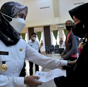 Pemkab Lutra Kembali Serahkan 42 Unit Huntap Untuk Penyintas Banjir Bandang