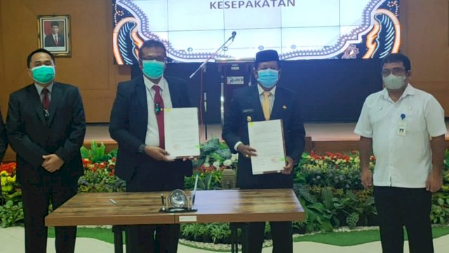 Bupati Soppeng, Andi Kaswadi Razak (kedua dari kanan) setelah melakukan penandatanganan MoU dengan Lembaga Administrasi Negara (LAN), Rabu (9/3/2022). (Foto: Istimewa)