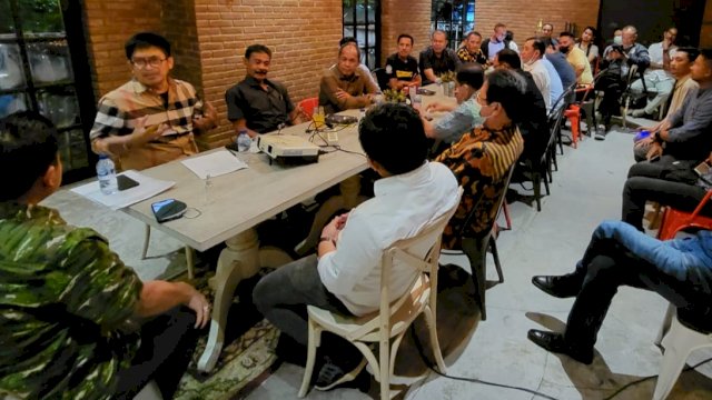 Calon ketua KONI Sulsel, Yasir Machmud saat menggelar pertemuan dan silaturahmi dengan perwakilan KONI kabupaten/kota se Sulsel di Makassar, Sabtu (19/3/2022). (Foto: Istimewa)