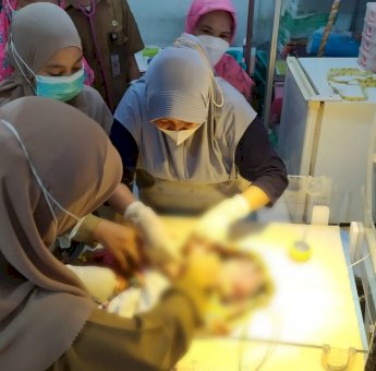 Warga Bajeng Kabupaten Gowa Dihebohkan Penemuan Bayi Laki-laki di Pinggir Jalan