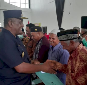Bupati Buteng Naikkan Honor Kepala Lingkungan, Perangkat Masjid, Guru Mengaji dan BPD