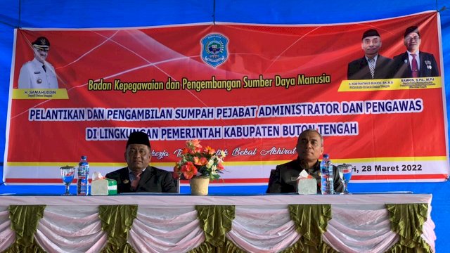Bupati Buteng, H. Samahuddin, SE (kiri) saat menghadiri pelantikan pejabat lingkup Pemda Buteng, Senin (28/03/2022).