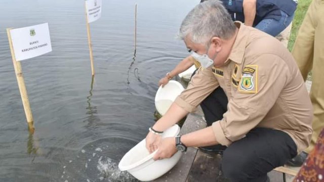 Dirjen PDSKP KKP Bersama Bupati Pinrang Kick Off KUR Komoditi Udang Windu