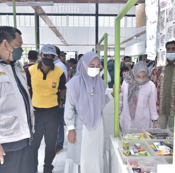 Indah Minta Pembayaran Retribusi Pasar dan Pajak Di Luwu Utara Gunakan QRIS