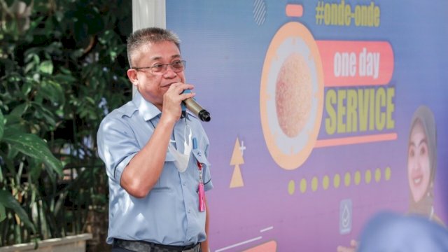 Penjabat Direktur Utama Perumda Air Minum Kota Makassar Beni Iskandar, memberikan sambutan saat Grand Lounching Program Onde-Onde di Perumahan Bukit Nirwana 2, Kelurahan Antang, Kecamatan Manggala, Selasa (22/03/2022). (Istimewa)