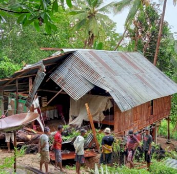 Diterjang Angin Kencang, Puluhan Rumah di Sinjai Rusak Berat