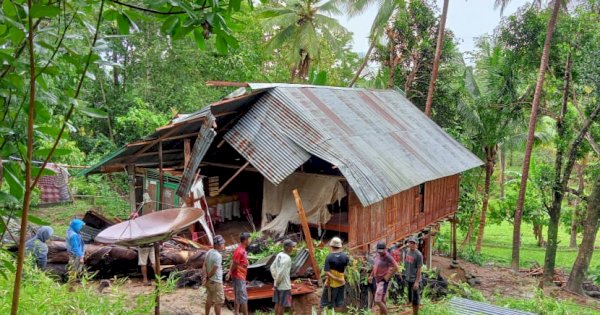 Diterjang Angin Kencang, Puluhan Rumah di Sinjai Rusak Berat