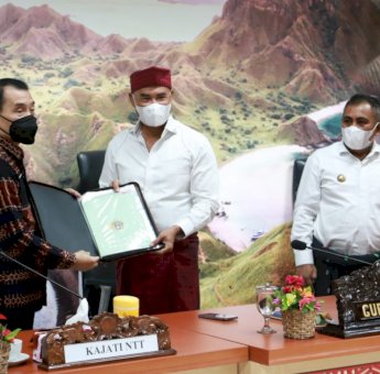 Kejati NTT Berikan Aset Tanah Pemkab Manggarai Barat, Viktor Laiskodat: Kita Bangun Hotel Bintang Lima