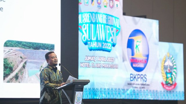 Gubernur Sulsel Andi Sudirman Sulaiman, memberikan sambutan saat membuka Musrenbang Regional Sulawesi di Hotel Grand Claro Makassar, Jumat (01/04/2022).
