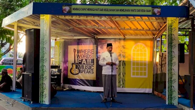 Bupati Wajo, Amran Mahmud saat di taman baca La Tiringeng To Taba, Minggu (03/04/2022). (Ist)