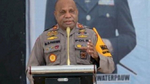 Kapolda Papua, Irjen Pol Mathius Fakhiri saat memberikan keterangan pers, Senin (4/4/2022). (Foto: Istimewa)