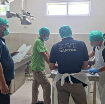 Tim Dokpol RS Bhayangkara Polda Banten Indentifikasi Jenazah Tanpa Identitas di Sungai Ciujung