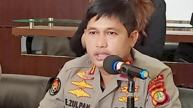 Kabid Humas Polda Metro Jaya Kombes Pol Endra Zulpan, saat memberi keterangan persnya, Selasa (05/04/2022). (Foto: Wahyu Widodo/Republiknews.co.id)