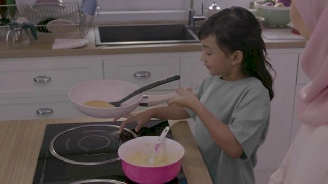 PLN mendorong penggunaan kompor induksi pada kelompok rumah tangga. (Ist)