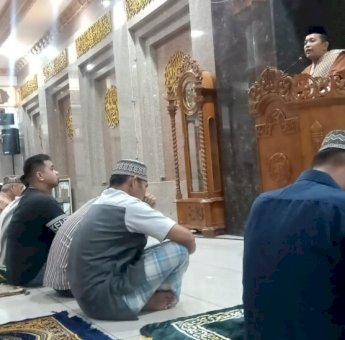 Jadi Khatib Sholat Tarawih di Masjid Agung, Anggota DPRD Soppeng Ini Bicara Soal Pembinaan Remaja