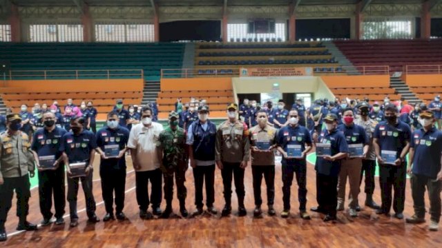 Polsek Tamansari Polres Metro Jakarta Barat bersama warga menggelar deklarasi Anti tawuran, Jumat (08/04/2022). (Ist)