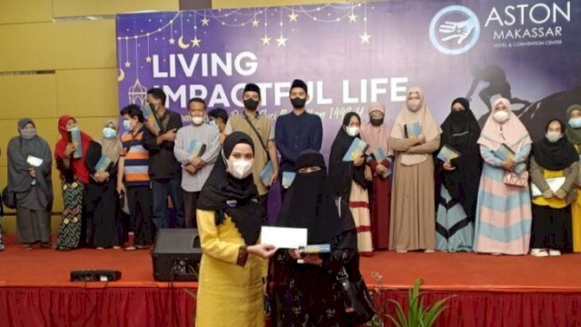 Yayasan Sahabat Peduli Anak Makassar berkerjasama Aston Hotel Makassar menggelar buka puasa bersama anak-anak panti asuhan, Sabtu (09/04/2022). (Istimewa)