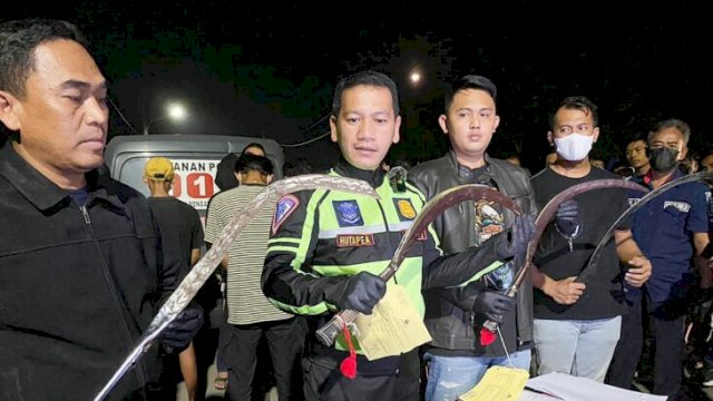 Kapolres Serang Kota, AKBP Maruli Hutapea saat press confrence terkait aksi tawuran menggunakan senjata tajam. (Ist)