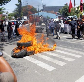 Demo 11 April, Gabungan Mahasiswa di Bulukumba Sudah Duduki Gedung DPRD