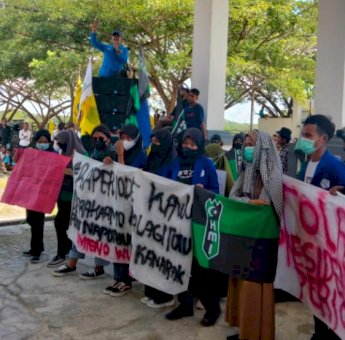 Gabungan Aktivis Mahasiswa Lakukan Aksi di Kantor DPRD Muna Protes Kebijakan Pemerintah